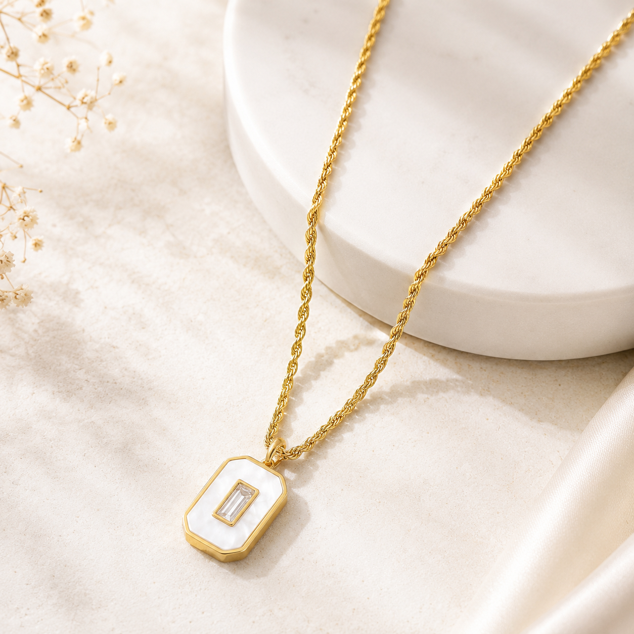 Elegant Gold plated Pendant Necklace