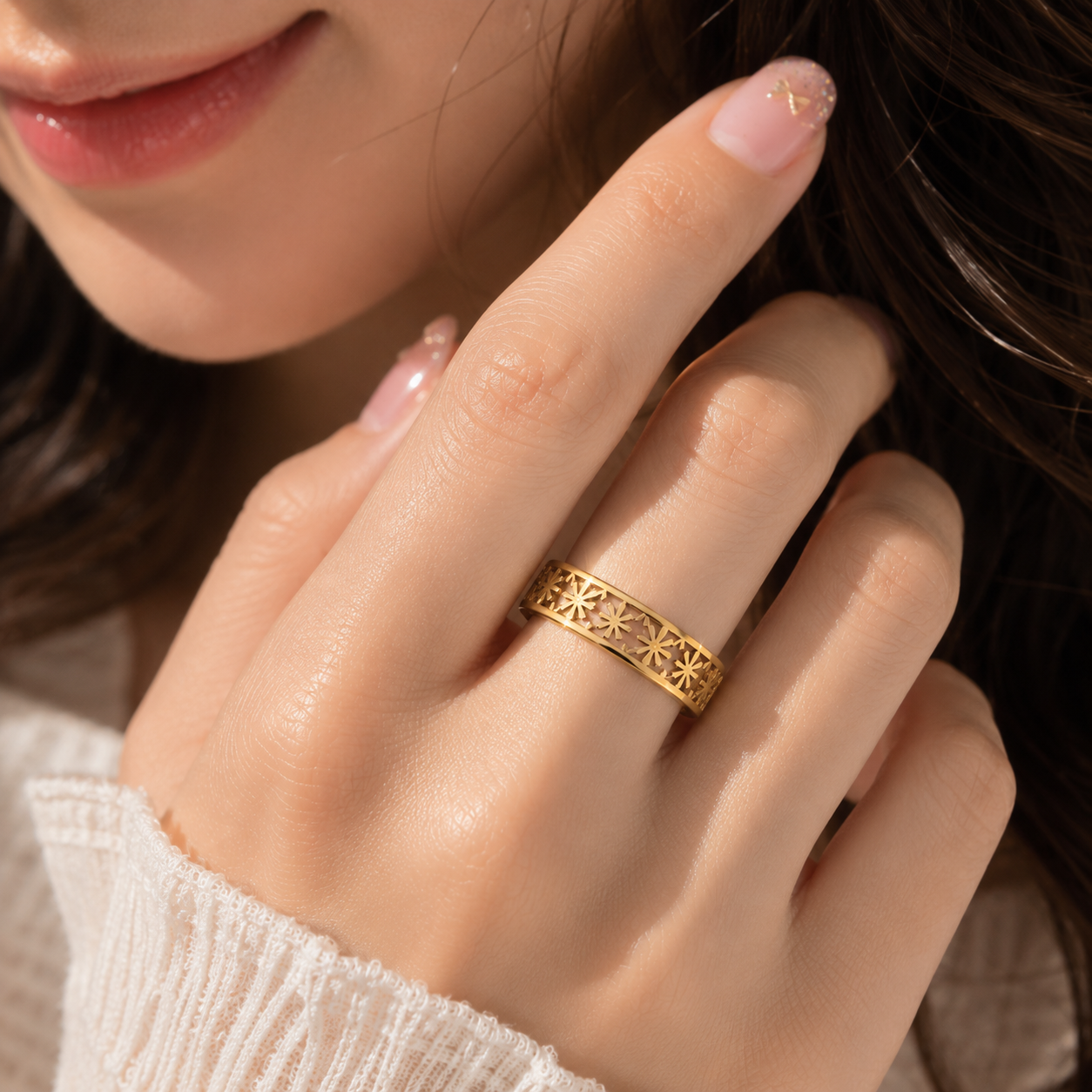 Elegant Floral Cut Gold Premium Ring