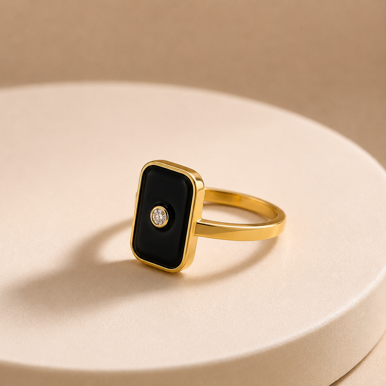 Luxury Black Rectangle Gold Ring
