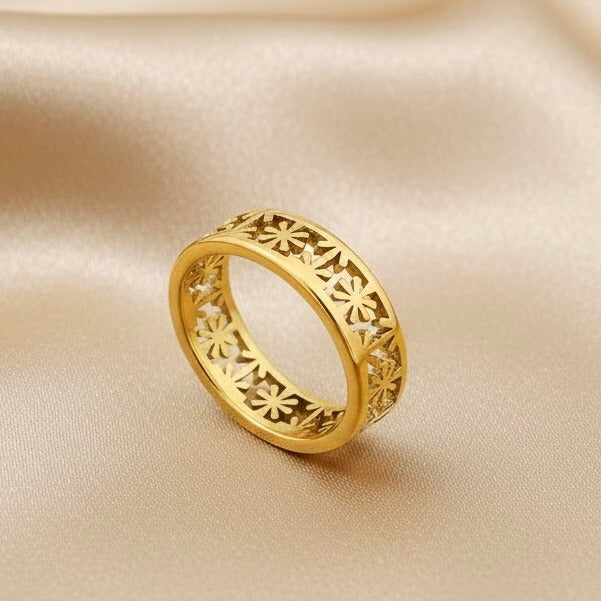 Elegant Floral Cut Gold Premium Ring